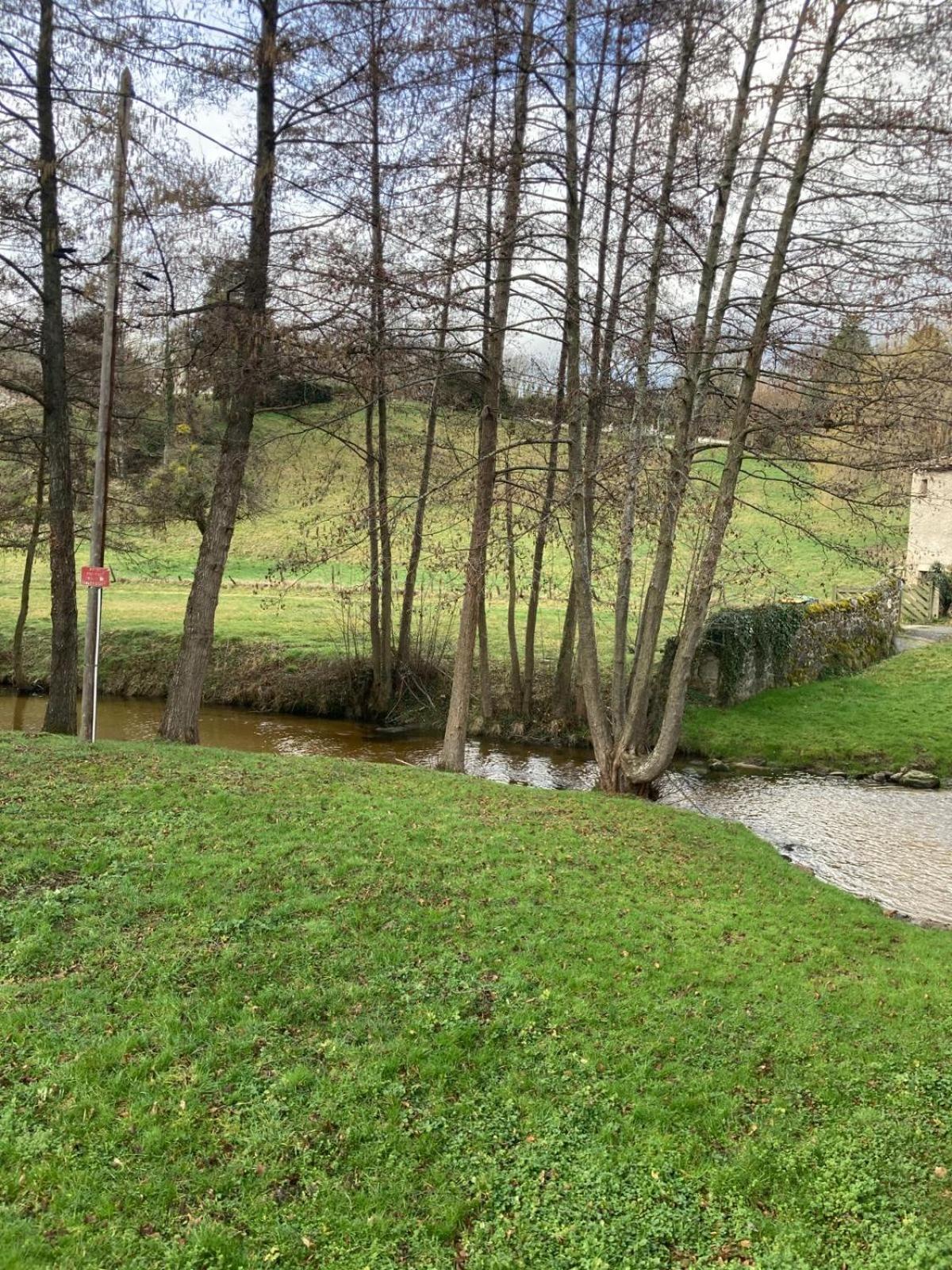 Jolie Maison De Campagne, Compostelle Soleymieux Luaran gambar