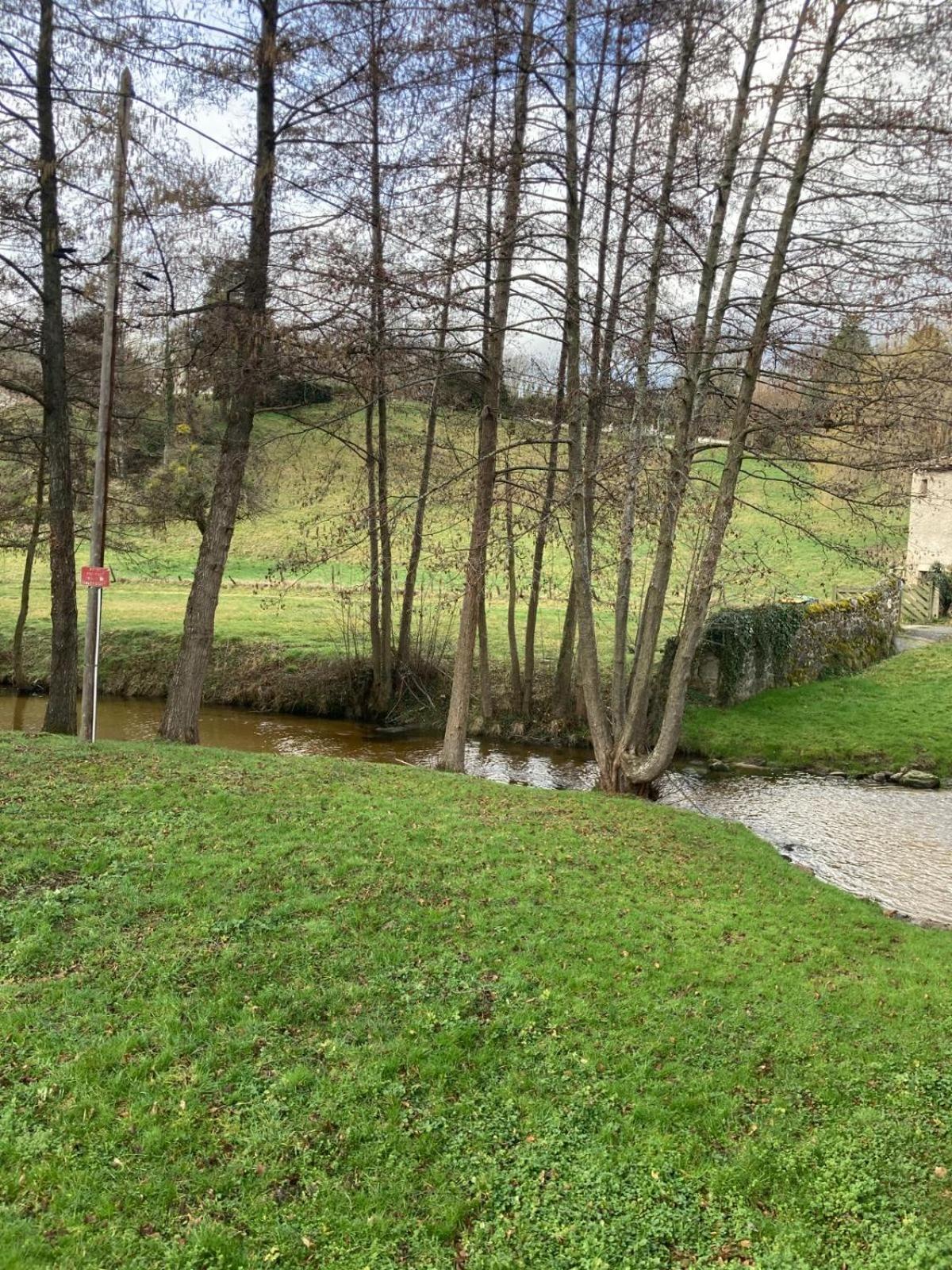 Jolie Maison De Campagne, Compostelle Villa Soleymieux Luaran gambar